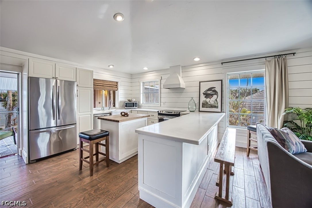 220 Palm Lake Drive