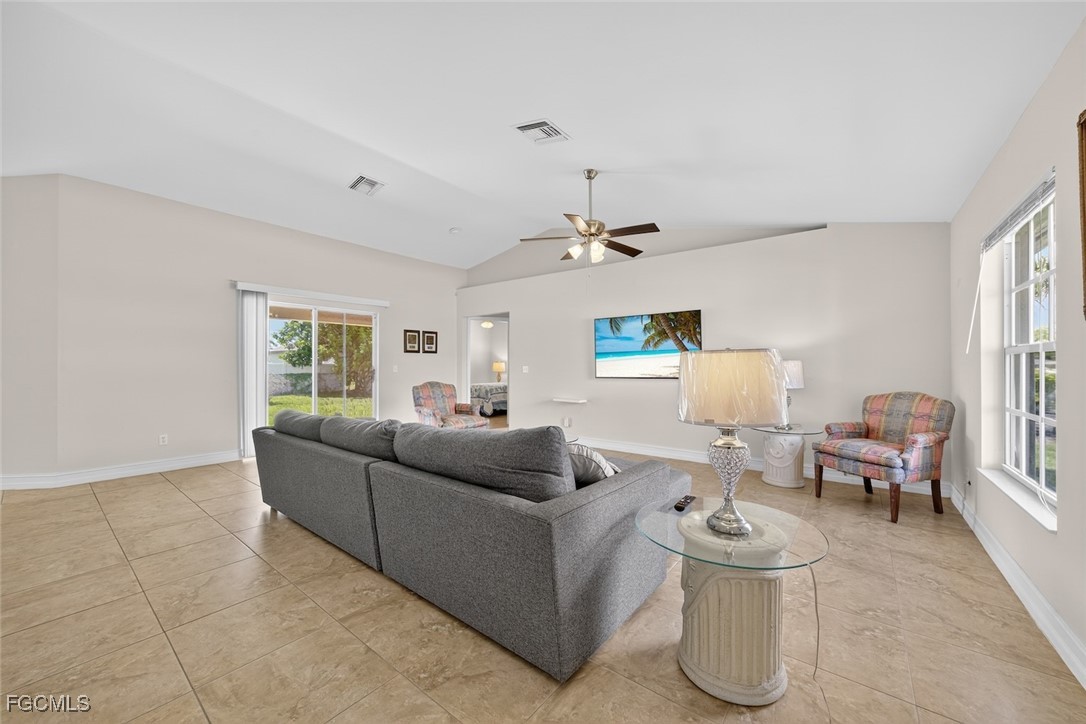 4538 SW 6th Place