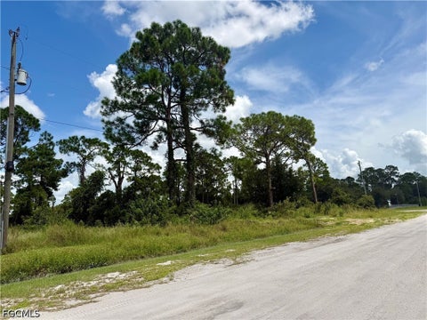 Tiny photo for 745 Horse Club Avenue, Clewiston, FL 33440 (MLS # 2026039234)