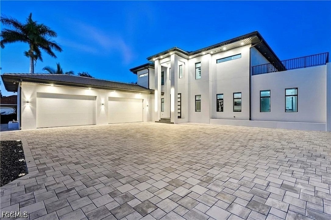 6390 River Club Court