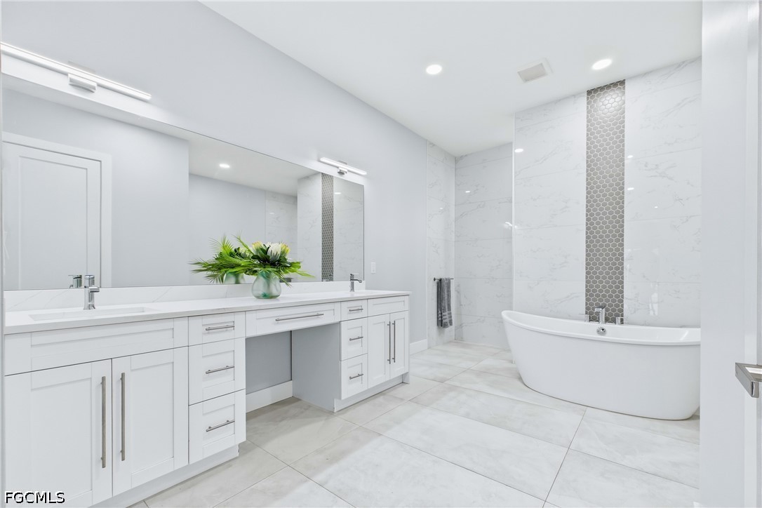 NEW CONSTRUCTION QUALITY WITHOUT THE WAIT. Built in 2023, this Gulf ac – image 29