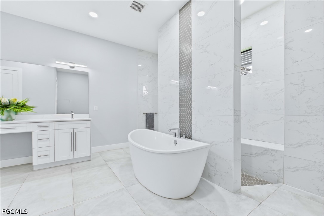 NEW CONSTRUCTION QUALITY WITHOUT THE WAIT. Built in 2023, this Gulf ac – image 31