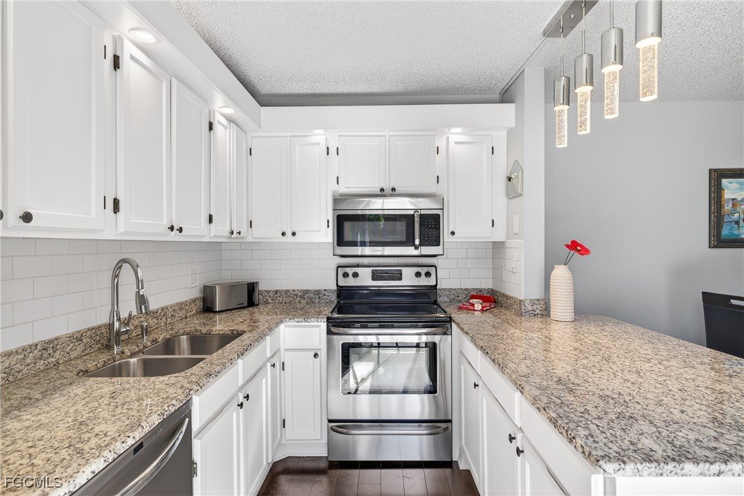 5210 Cedarbend Drive 4