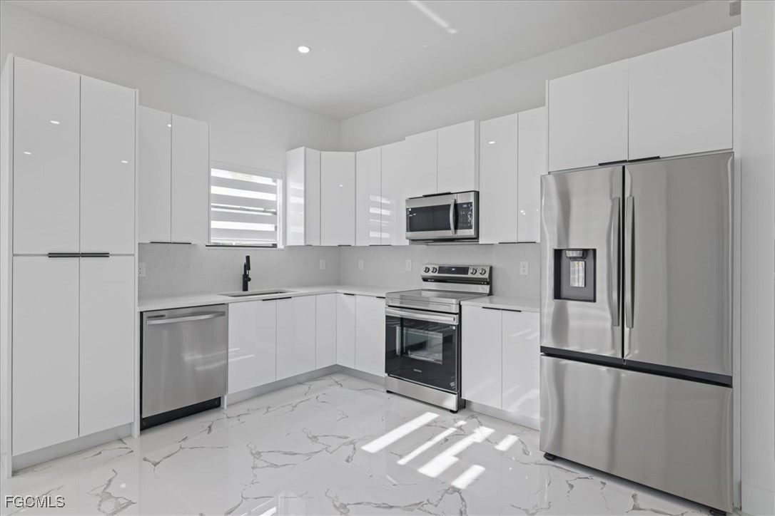 2537 Sunniland Boulevard