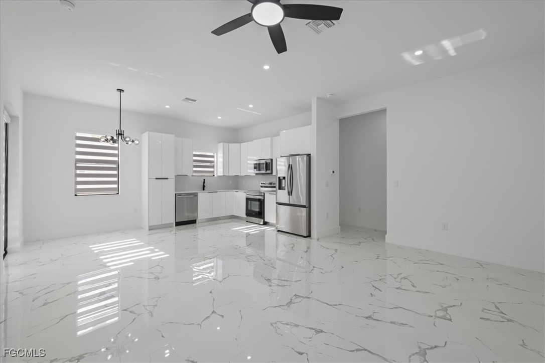 2537 Sunniland Boulevard