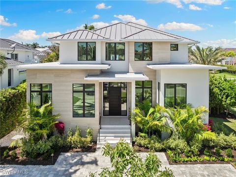 581 14th Avenue S Naples FL 34102