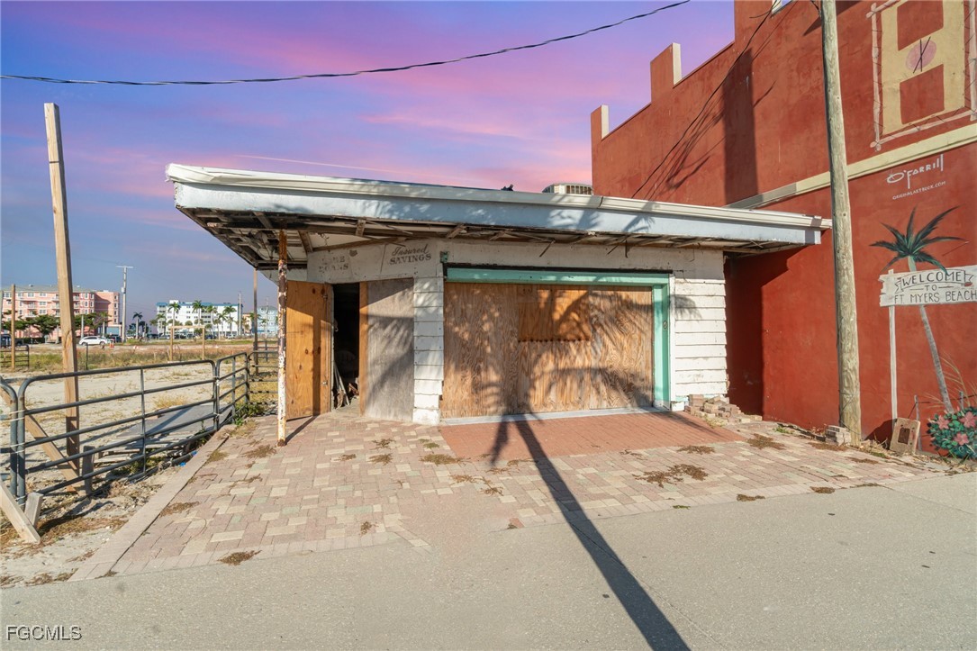 185 Old San Carlos Boulevard