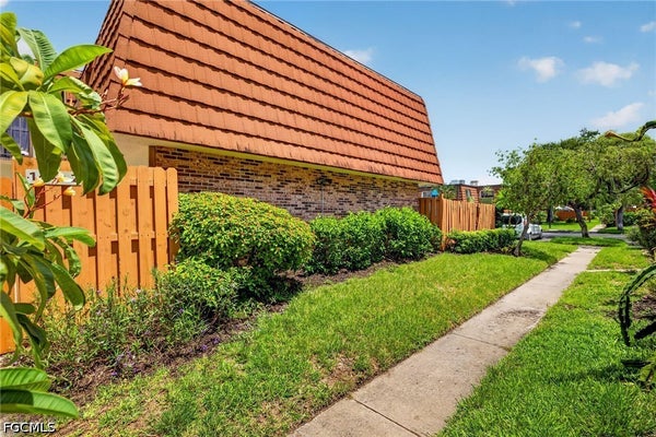 1448 PARK SHORE CIR APT 2, FORT MYERS, FL 33901 - Image 828e2eb75495f404de03e8e1113b8f41/3901683789