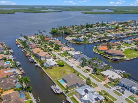 A home in MARCO ISLAND