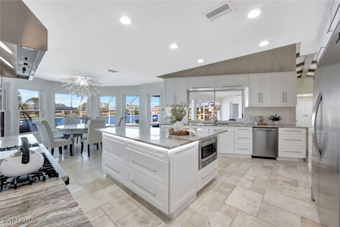 5211 Tamiami Court