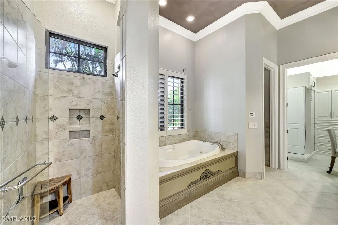 Fort Myers, Florida 33919, United States, 5 Bedrooms Bedrooms, ,5 BathroomsBathrooms,Residential,Pending,132936