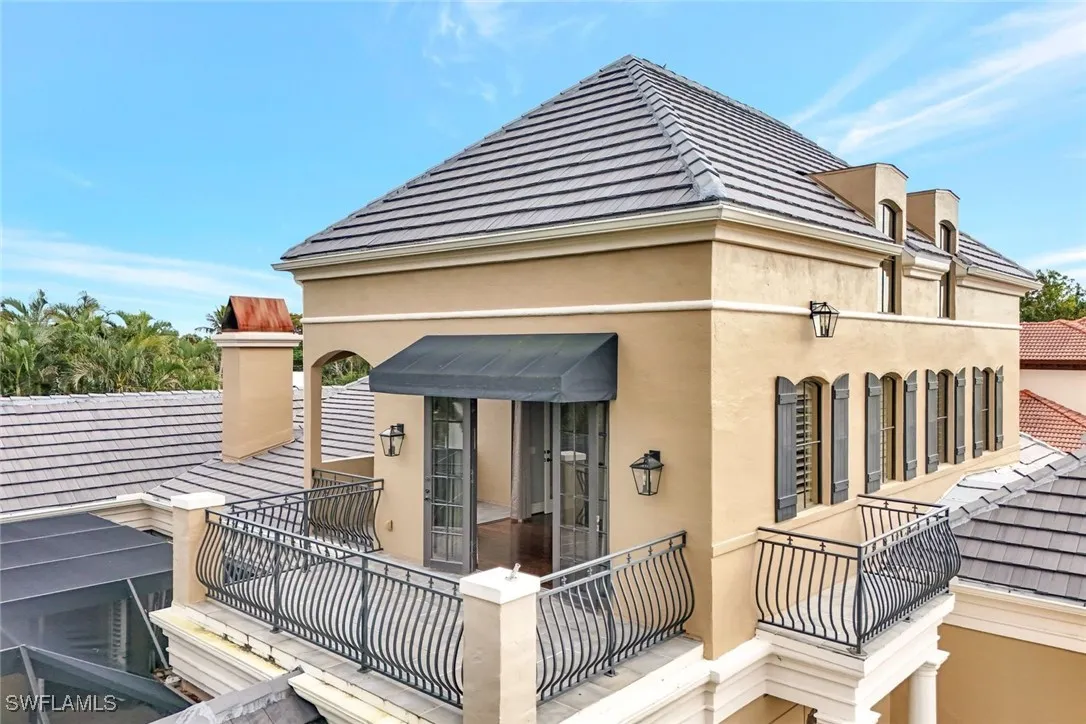 Fort Myers, Florida 33919, United States, 5 Bedrooms Bedrooms, ,5 BathroomsBathrooms,Residential,Pending,132936