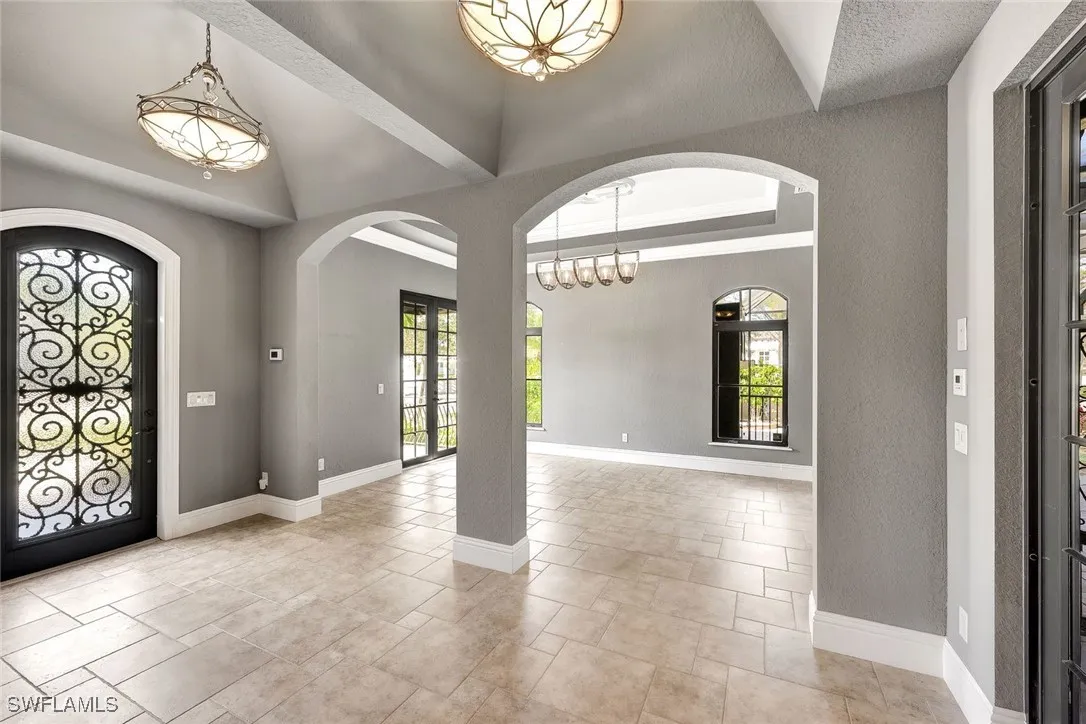 Fort Myers, Florida 33919, United States, 5 Bedrooms Bedrooms, ,5 BathroomsBathrooms,Residential,Pending,132936