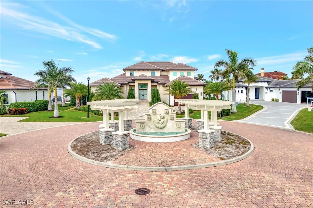 Fort Myers, Florida 33919, United States, 5 Bedrooms Bedrooms, ,5 BathroomsBathrooms,Residential,Pending,132936