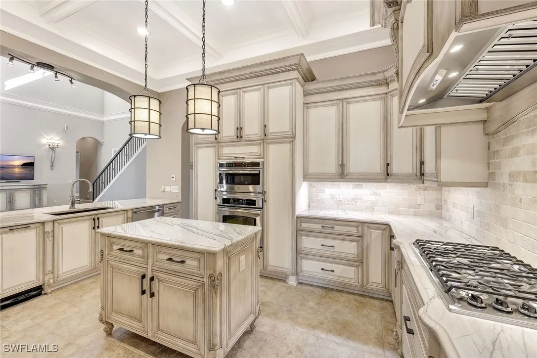 Fort Myers, Florida 33919, United States, 5 Bedrooms Bedrooms, ,5 BathroomsBathrooms,Residential,Pending,132936