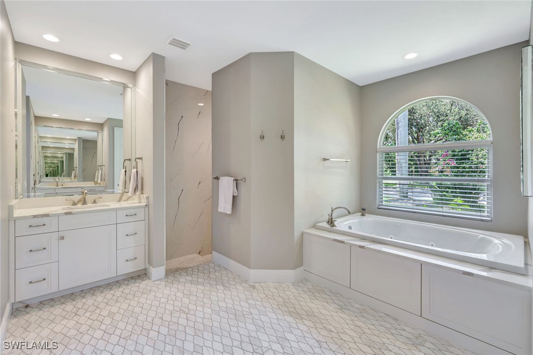 9833 Clear Lake Circle