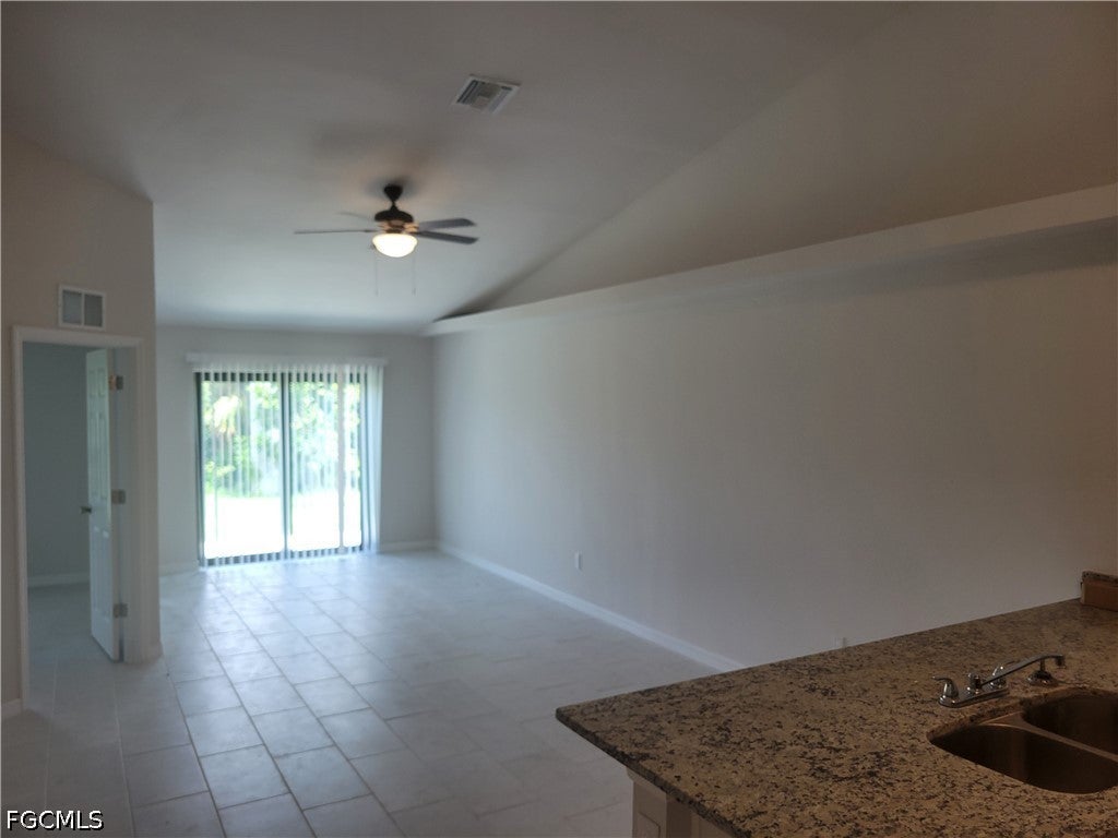 217/219 Cape Coral Parkway W