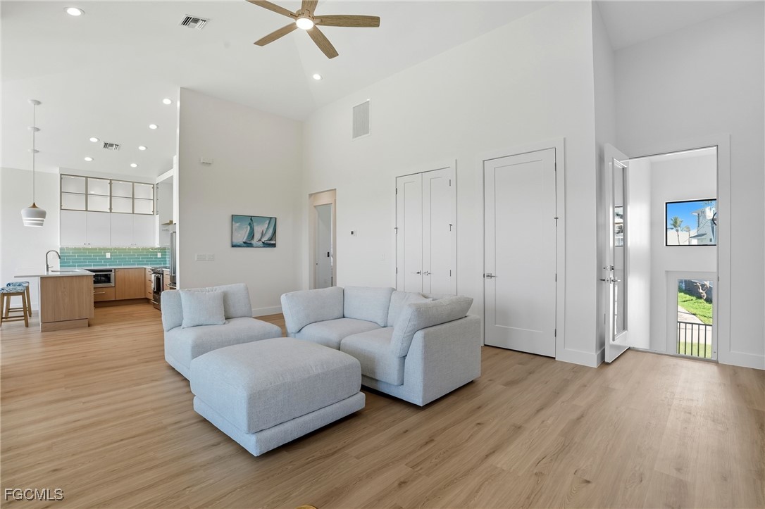 276 Albatross Street