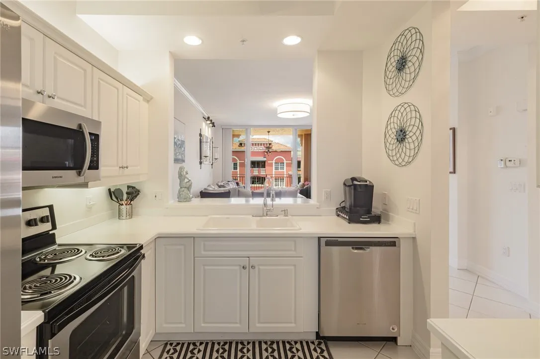 Naples, Florida 34102, United States, 2 Bedrooms Bedrooms, ,2 BathroomsBathrooms,Residential,Active,138566