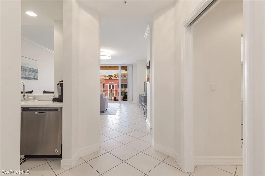 Naples, Florida 34102, United States, 2 Bedrooms Bedrooms, ,2 BathroomsBathrooms,Residential,Active,138566