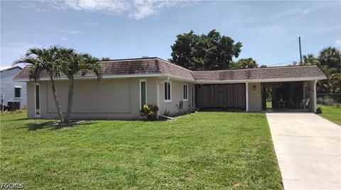 Photo of 18579 Robinson Avenue, Port Charlotte, FL 33948 (MLS # 2026031148)