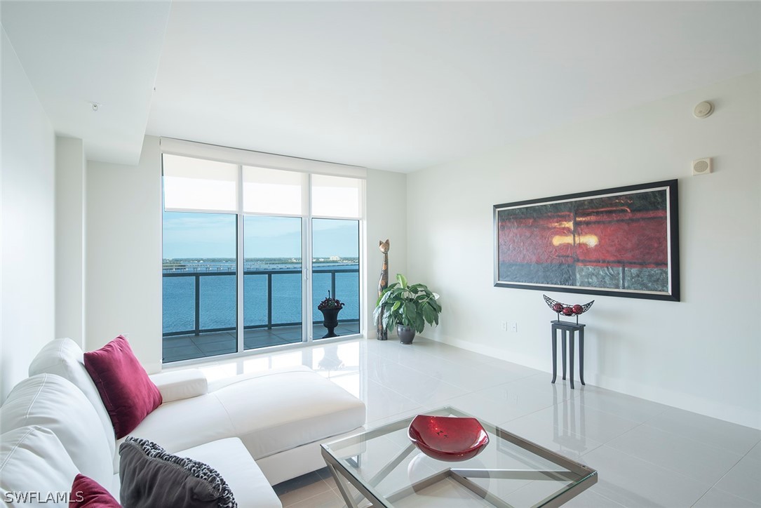 3000 Oasis Grand Boulevard 2803