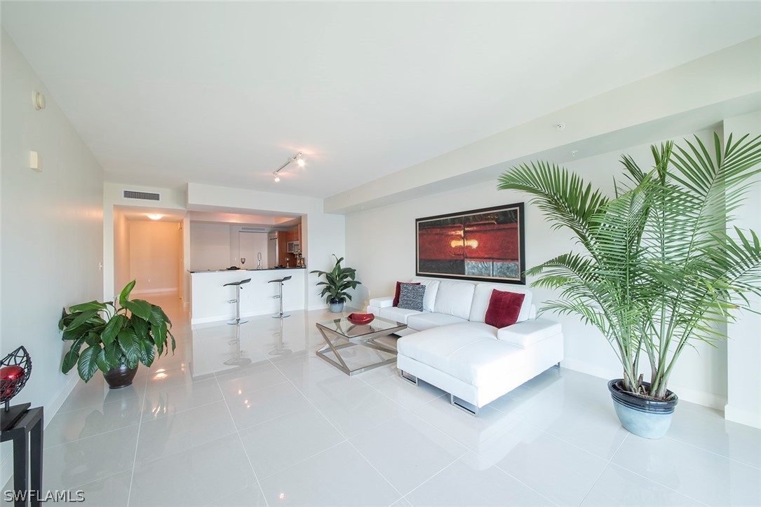 3000 Oasis Grand Boulevard 2803