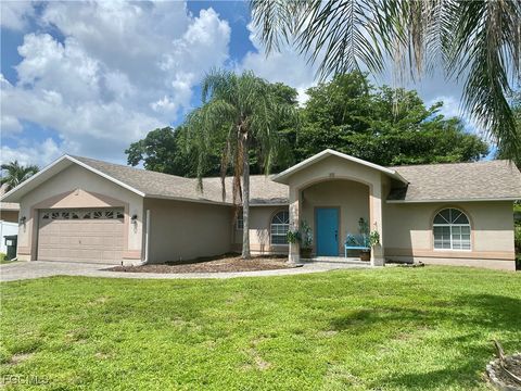 Photo of 11640 Pine Hammock Circle, Fort Myers, FL 33919 (MLS # 2025002772) Photo of 11640 Pine Hammock Circle, Fort Myers, FL 33919 (MLS # 2025002772)