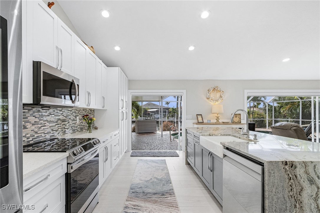 401 SW 38th Place