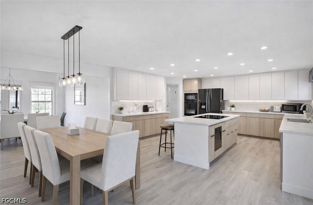 Fort Myers, Florida, 33908, United States, 5 Bedrooms Bedrooms, ,5 BathroomsBathrooms,Residential,Active,2020771