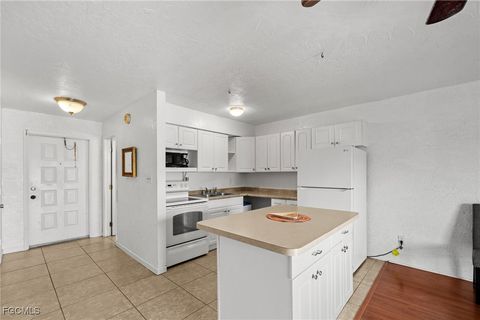 830 Wiggins Pass Road 14 Naples FL 34110