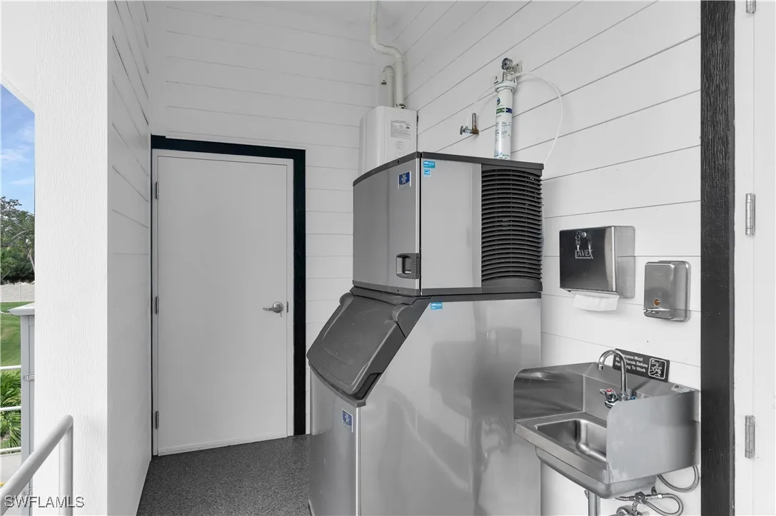 Fort Myers, Florida, 33908, United States, ,Commercial,Active,1995235