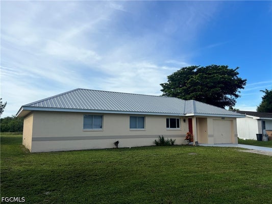 1121 GIFFORD AVE S, LEHIGH ACRES, FL 33936 - Image 8d426661ed10fc91c87b41e387c4f366/1880211489
