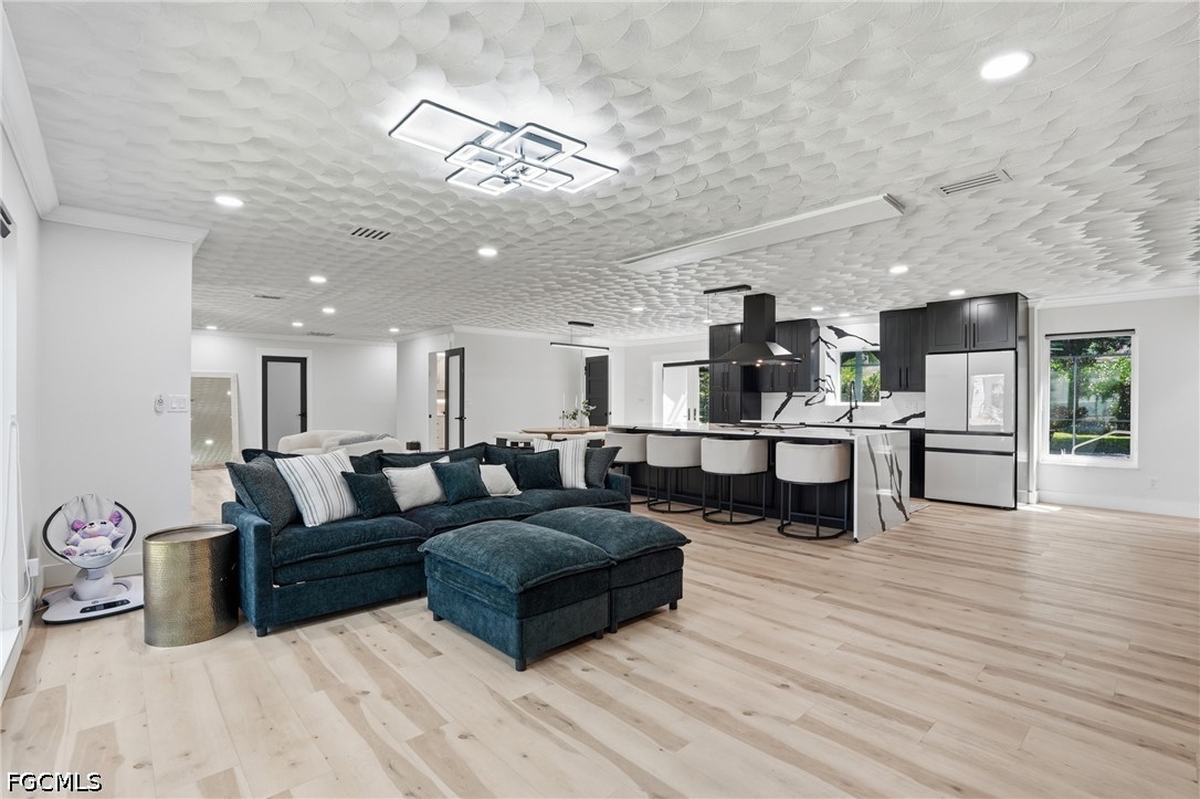 3931 W Riverside Drive