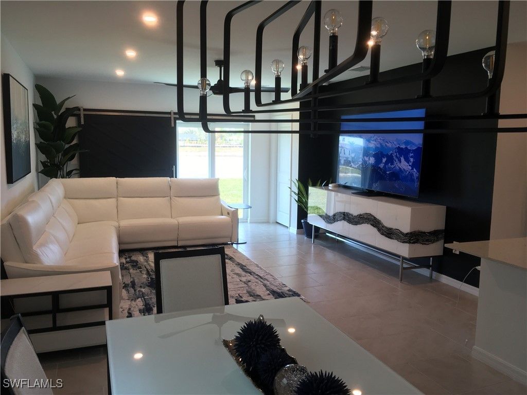 listing image 0