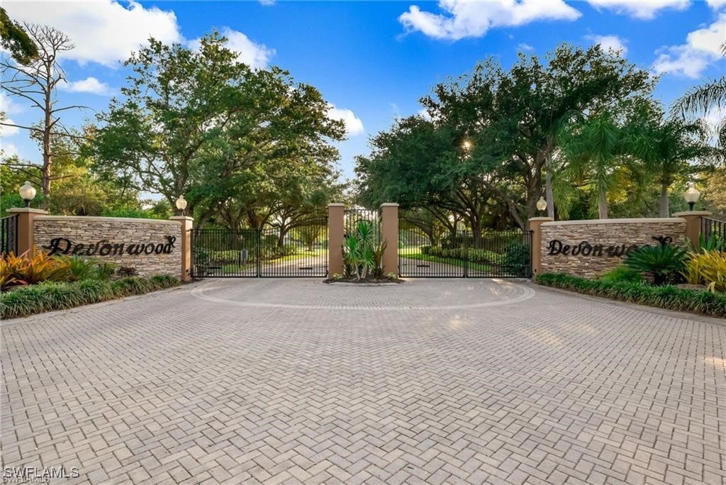 15841 Hampton View Court
