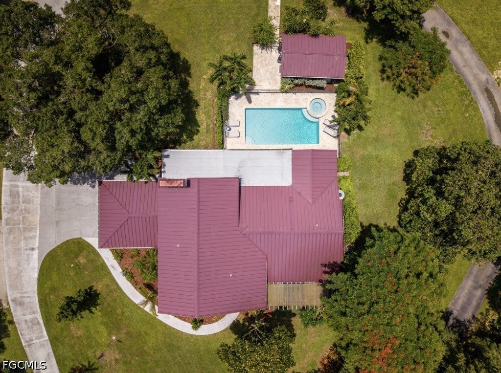 6100 Dogwood Way