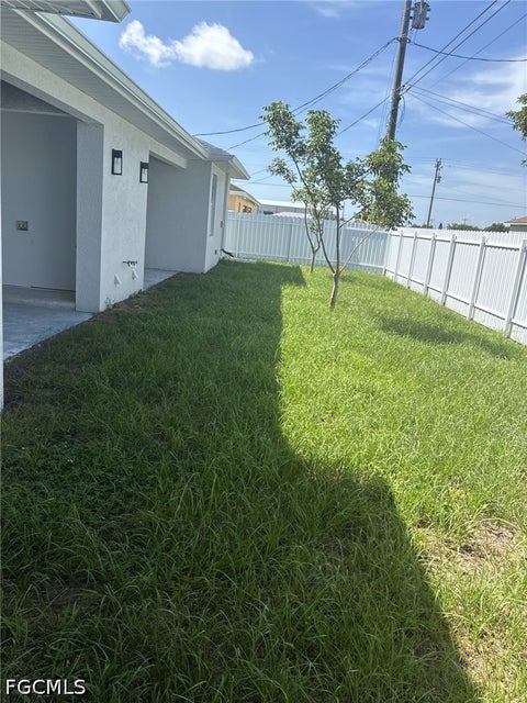 Tiny photo for 908 NE 8th Place, Cape Coral, FL 33909 (MLS # 2026039316)