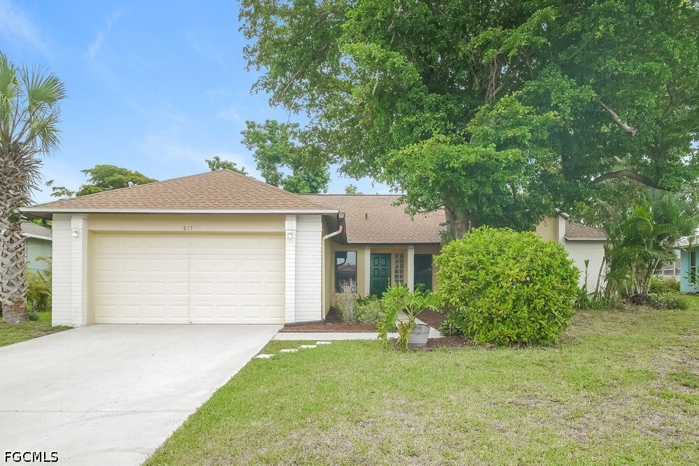 Photo 1 of 16 — 817 SW 9th Avenue, Cape Coral, FL 33991