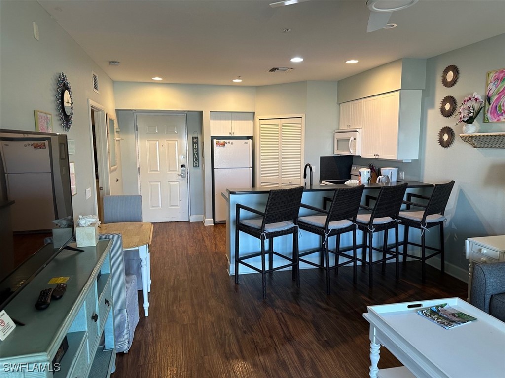 450 Old San Carlos Boulevard 303