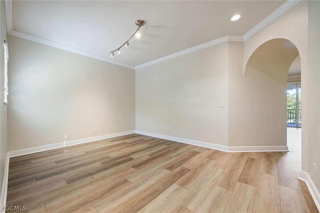 5550 Berkshire Drive 202