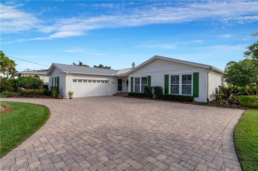 976 N Town And River Drive