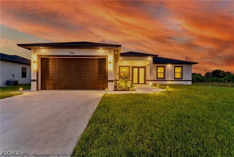 Photo of 914 Manresa Avenue S, Lehigh Acres, FL 33974 (MLS # 2026037136)