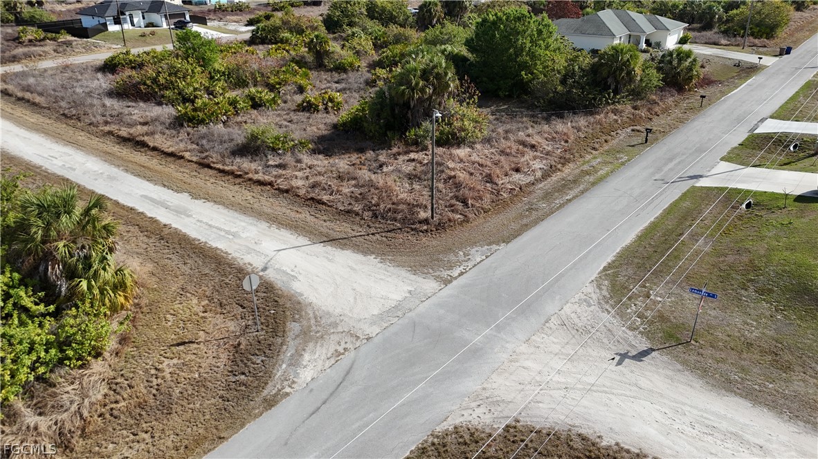 739 Cardinal Street E