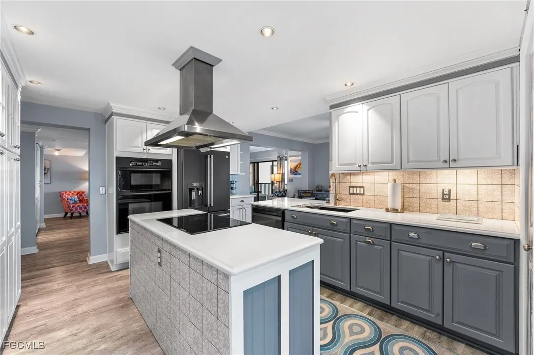 Fort Myers, Florida 33901, United States, 2 Bedrooms Bedrooms, ,2 BathroomsBathrooms,Residential,Active,241120