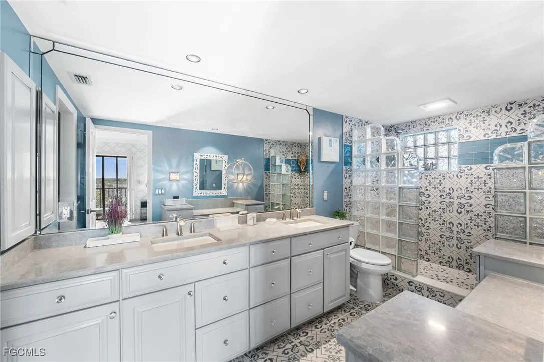 Fort Myers, Florida 33901, United States, 2 Bedrooms Bedrooms, ,2 BathroomsBathrooms,Residential,Active,241120