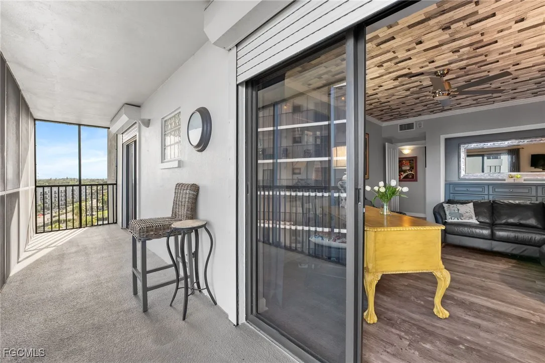 Fort Myers, Florida 33901, United States, 2 Bedrooms Bedrooms, ,2 BathroomsBathrooms,Residential,Active,241120