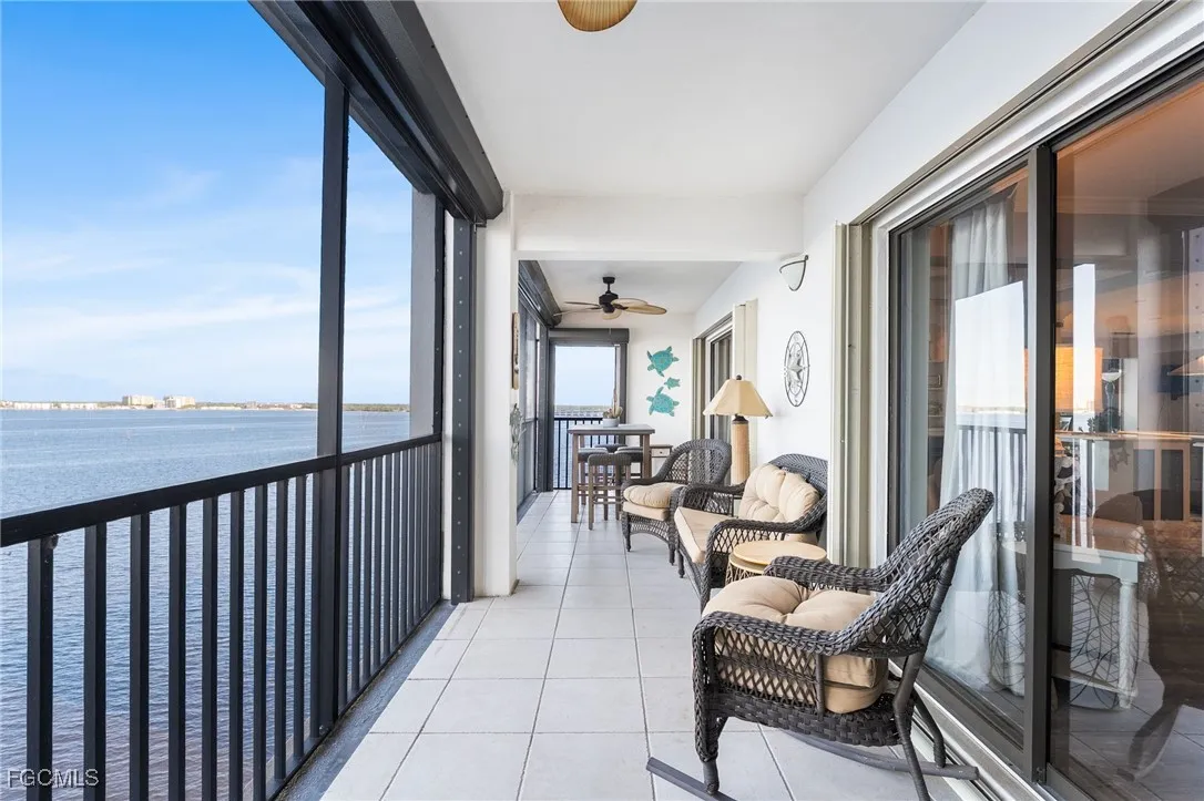 Fort Myers, Florida 33901, United States, 2 Bedrooms Bedrooms, ,2 BathroomsBathrooms,Residential,Active,241120