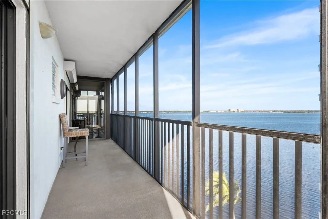 Fort Myers, Florida 33901, United States, 2 Bedrooms Bedrooms, ,2 BathroomsBathrooms,Residential,Active,241120