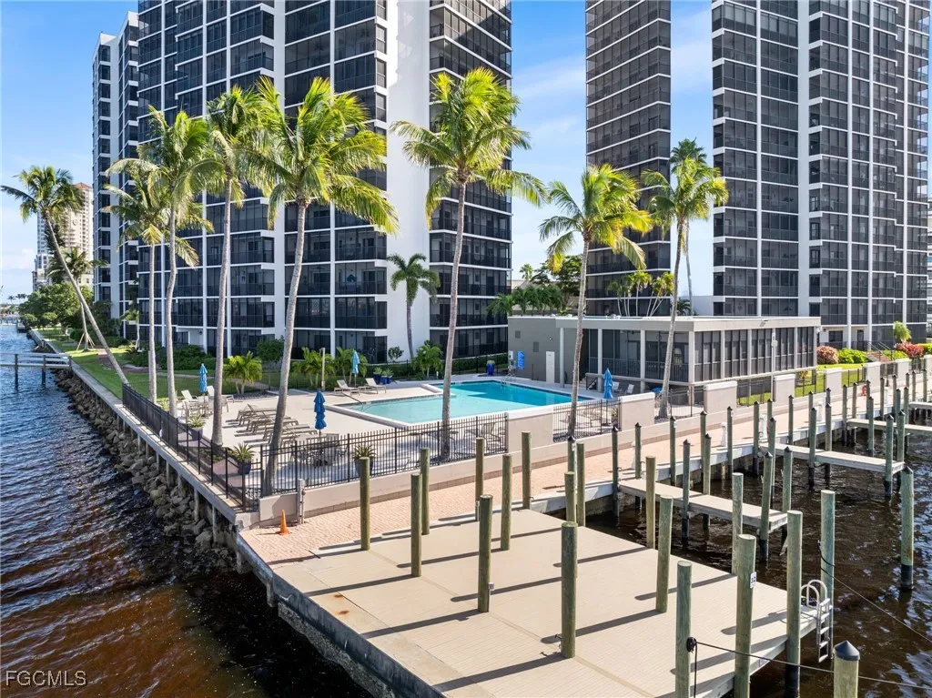 Fort Myers, Florida 33901, United States, 2 Bedrooms Bedrooms, ,2 BathroomsBathrooms,Residential,Active,241120